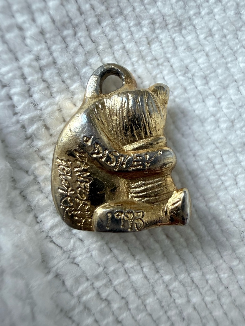 Vintage Disney Classic Pooh Pendant gold medal Charm from 1998 & 1952 Book Bund - Picture 3 of 8